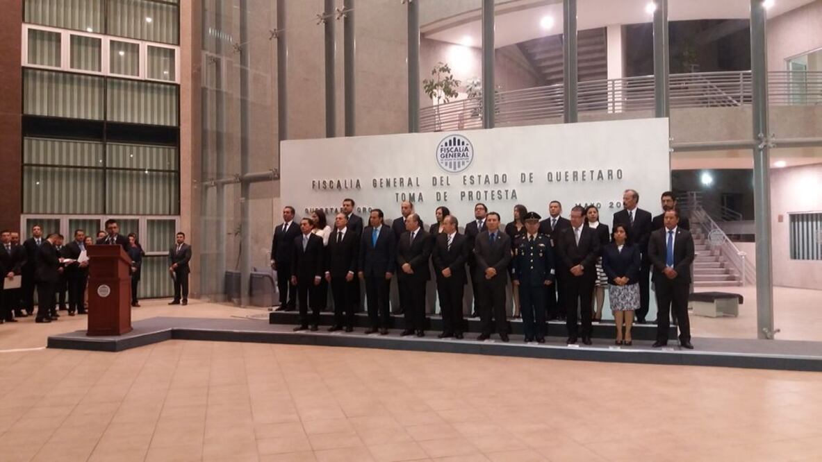 Toma protesta primer fiscal del estado