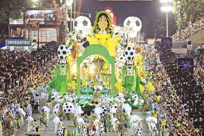 Combinan la samba y el balompié