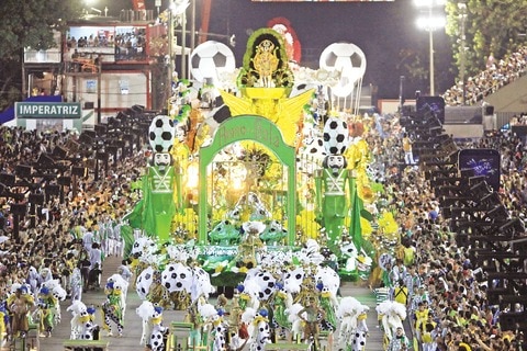 Combinan la samba y el balompié