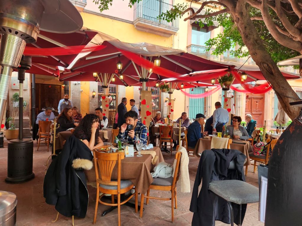 Restaurantes esperan derrama de 70 millones de pesos por Día del Amor y Amistad