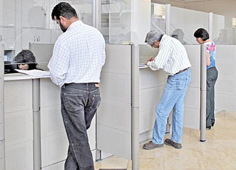 Incumplen con pago de impuestos