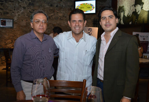 Promocionan el vino de mesa mexicano