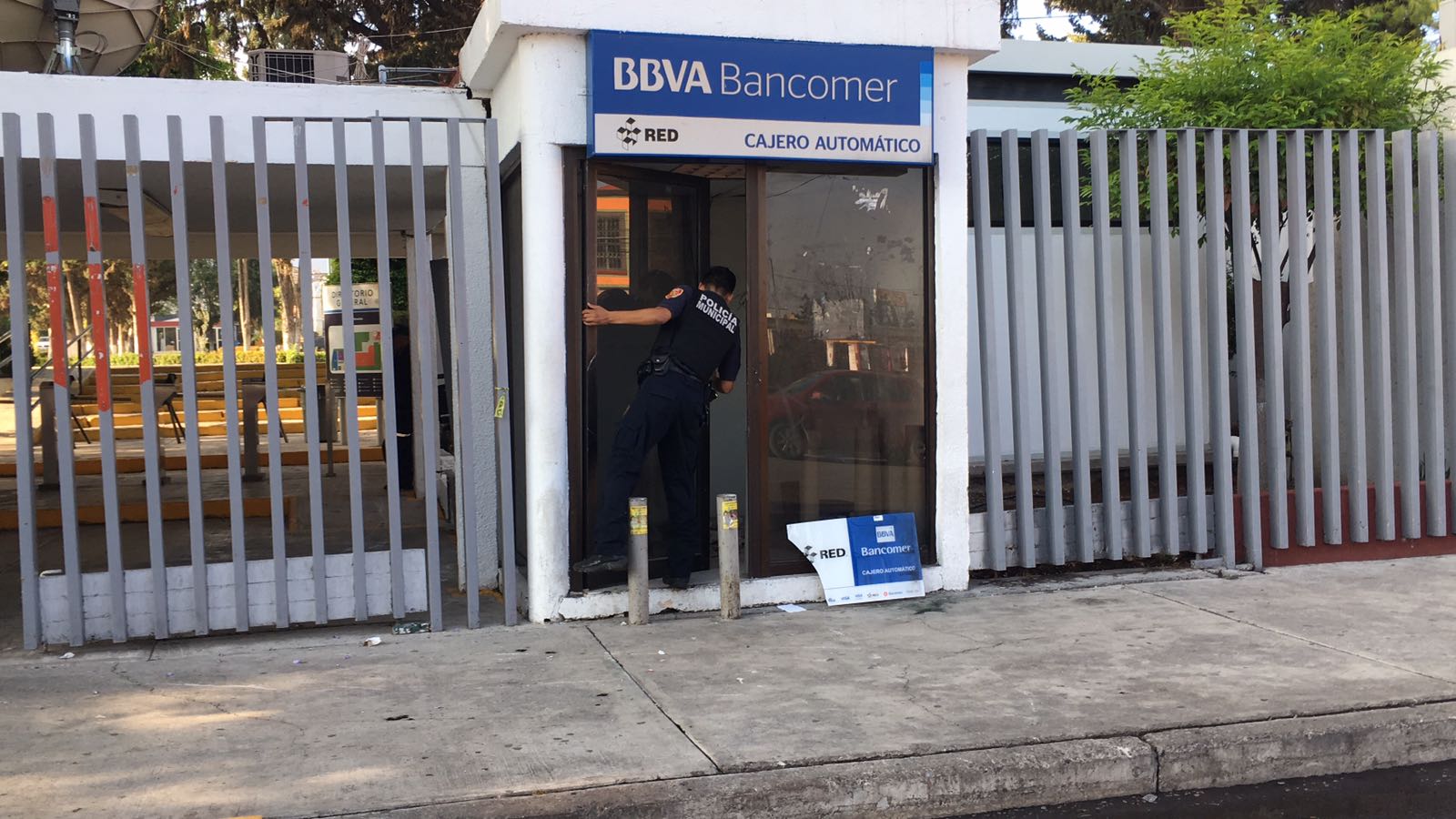 Roban cajero de Bancomer afuera de USEBEQ