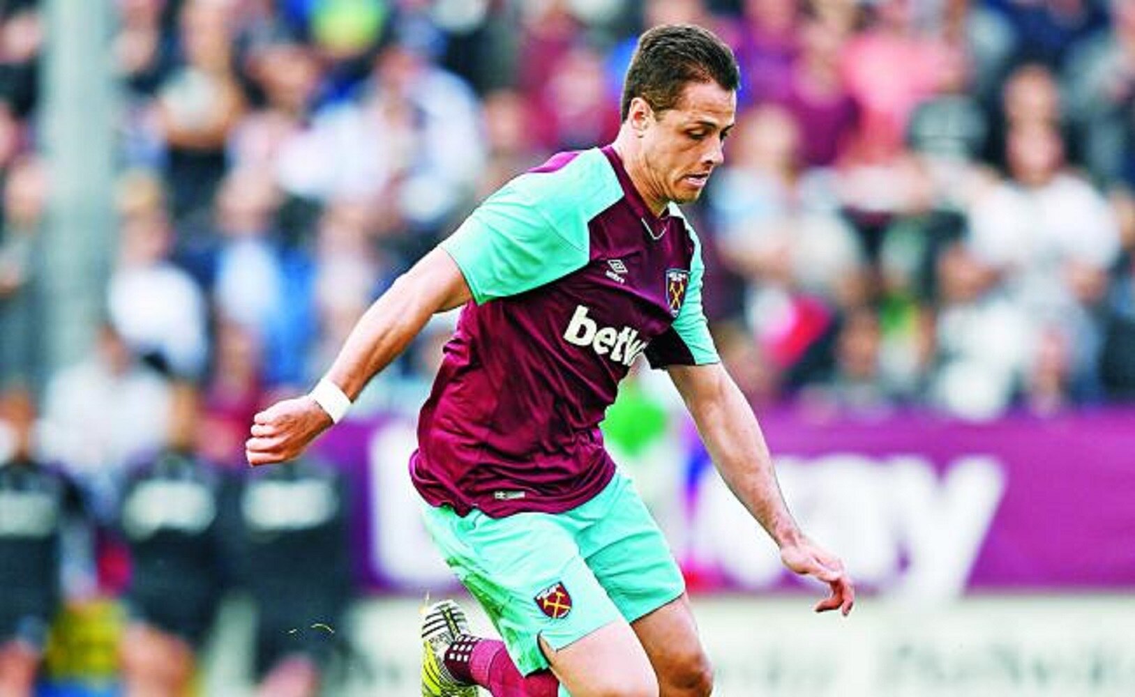 "Chicharito" se parte la madre: West Ham