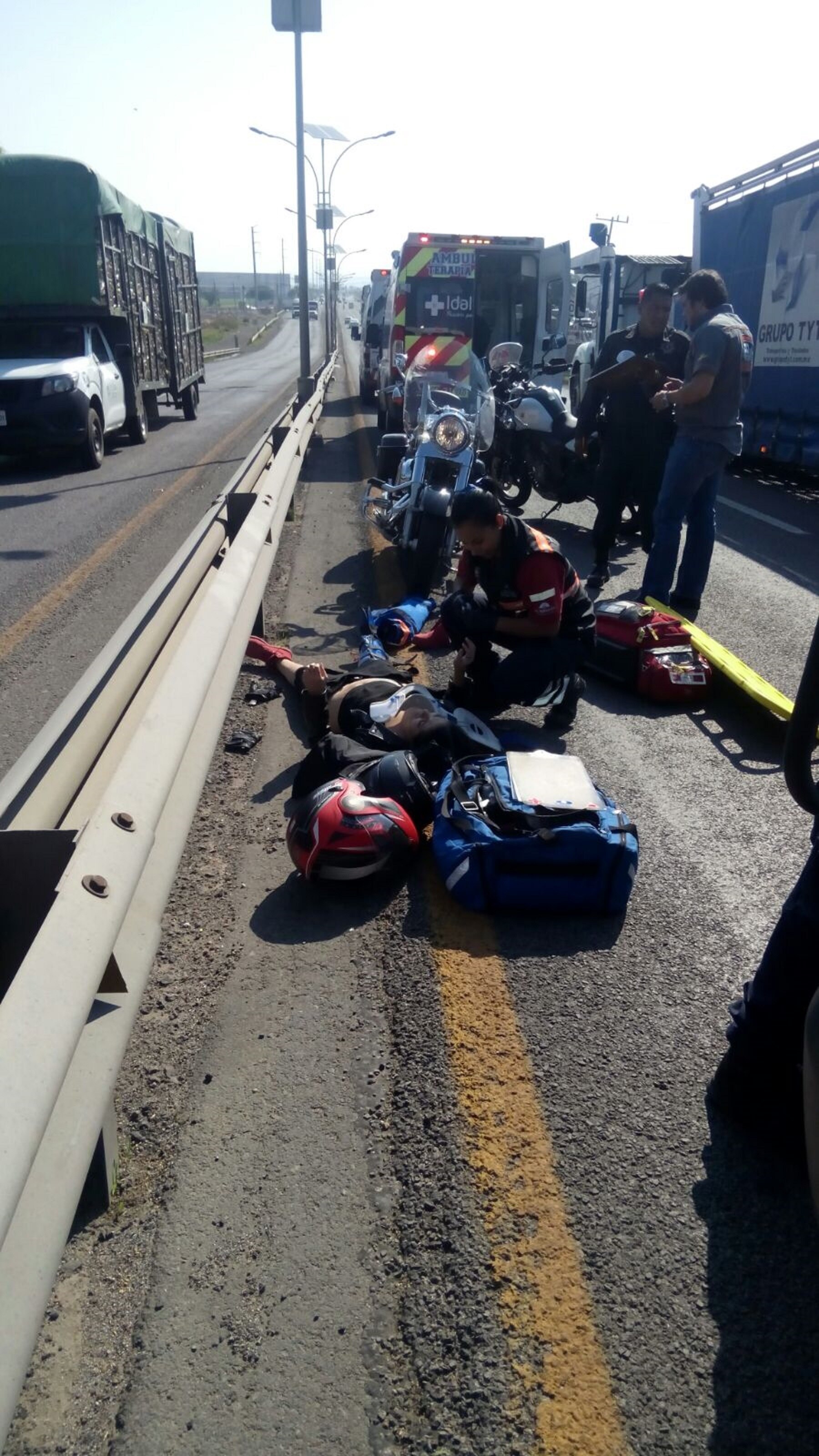 Cae motociclista en la Estatal 100
