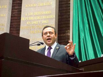 Rendirán diputados pluris informe en la UAQ