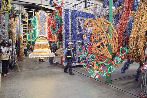 Alistan decoración por fiestas patrias