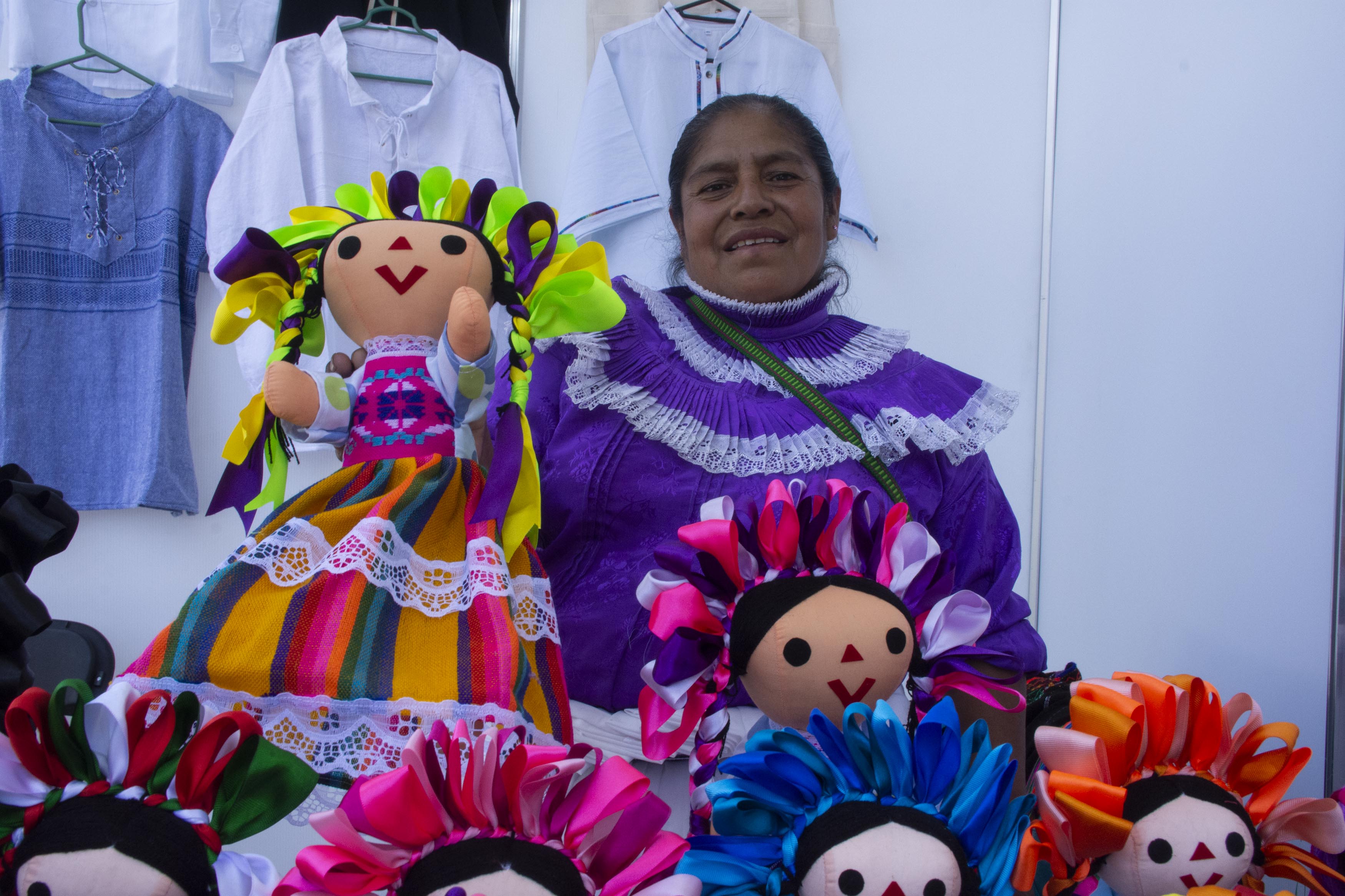 Tienda comprará muñecas a artesanos