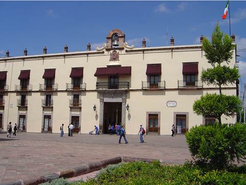 Por reacciones, hay opacidad