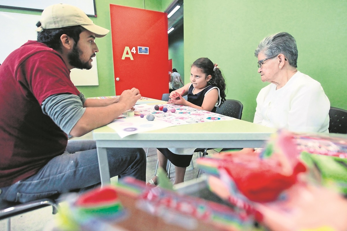 La plastilina funciona como metáfora de la plasticidad cerebral. FOTOS: CÉSAR GÓMEZ