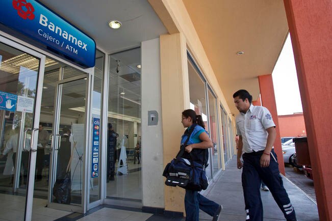 Servicios bancarios,  por arriba de las quejas de usuarios