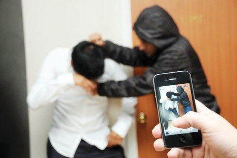 Investigan caso de joven golpeada