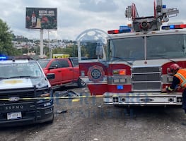 Carambola en la carretera 57 deja un muerto, 14 lesionados y más de 4 horas de bloqueo en Querétaro