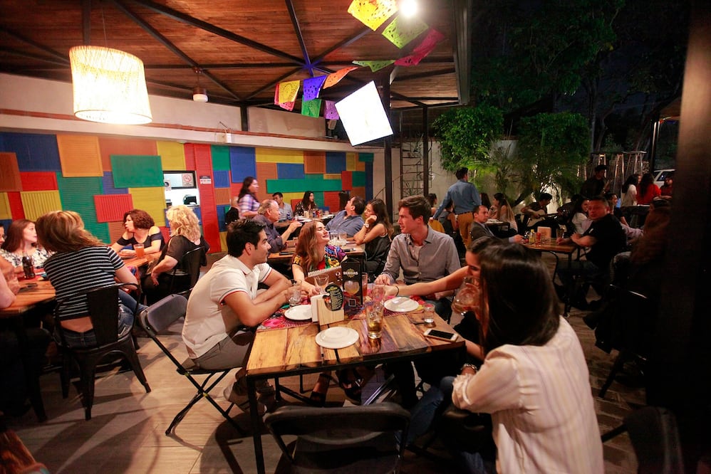 La velada corrió a ritmo de jazz, que amenizó el coctel de aniversario