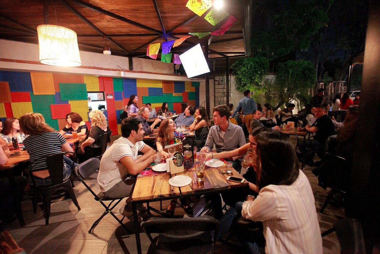 La velada corrió a ritmo de jazz, que amenizó el coctel de aniversario