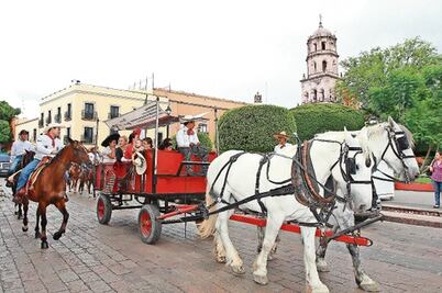 Arrancan fiestas patrias con cabalgata
