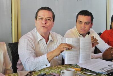 Entregan expediente de la sanción de diputado