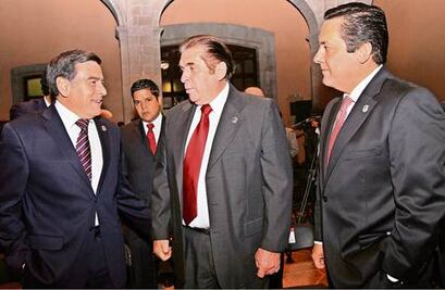 Suspenden a 53 funcionarios