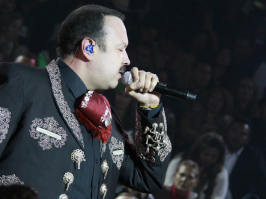 Pepe Aguilar se entrega a su público