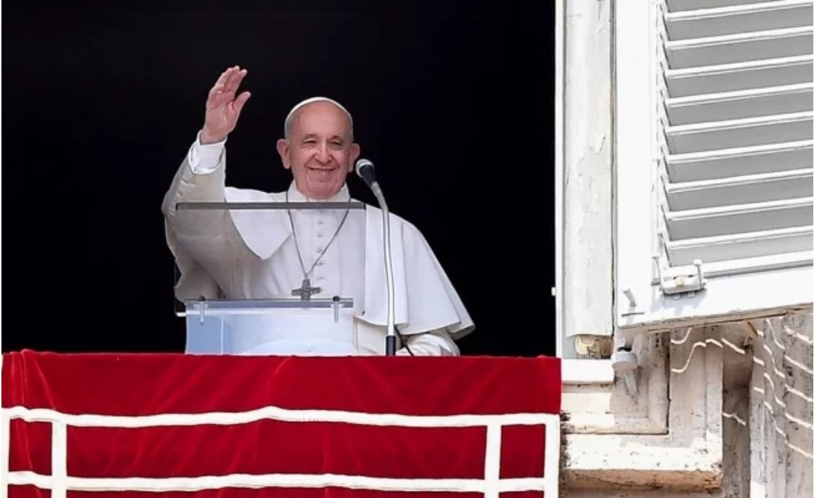 ¿Dónde está el Papa?... Rescatan a Francisco de ascensor en el Vaticano