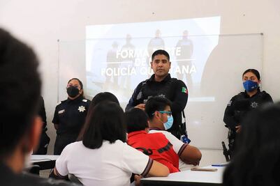 Policía queretana se acerca a jóvenes para reclutarlos