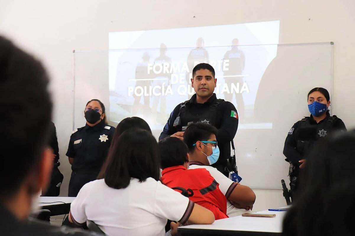 Policía queretana se acerca a jóvenes para reclutarlos