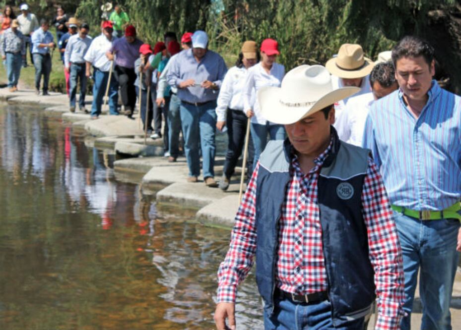 Investigan origen de contaminación en aguas