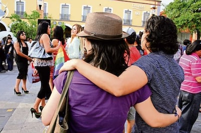 Corte pide a Congreso avalar matrimonio gay