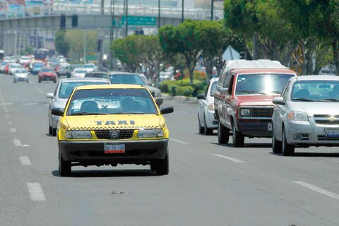 Se pronuncian queretanos por instalar taxímetros