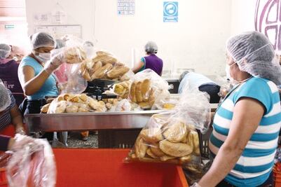 Entregan despensas a zonas pobres de 12 municipios