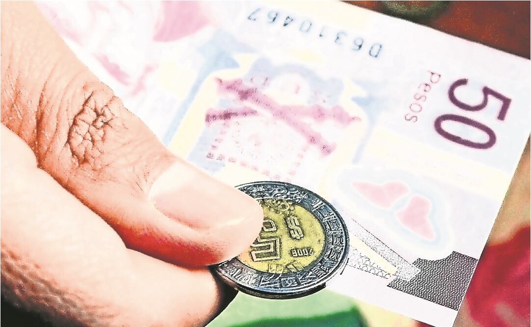 AMLO anuncia que aumentará el salario mínimo, el próximo año