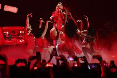 Aplauden a Iggy, abuchean a Rubí 