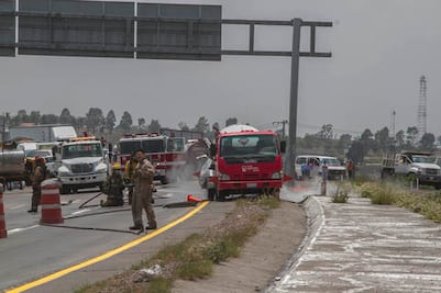 Registran fuga y bloqueo por accidente en carretera 