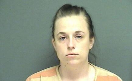 Arrestan a profesora de la Biblia por tener sexo con un alumno