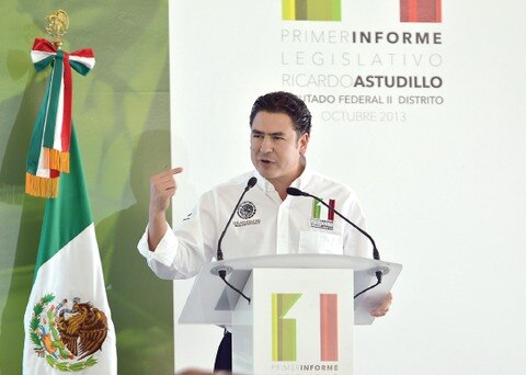 Lo acompañan a su informe