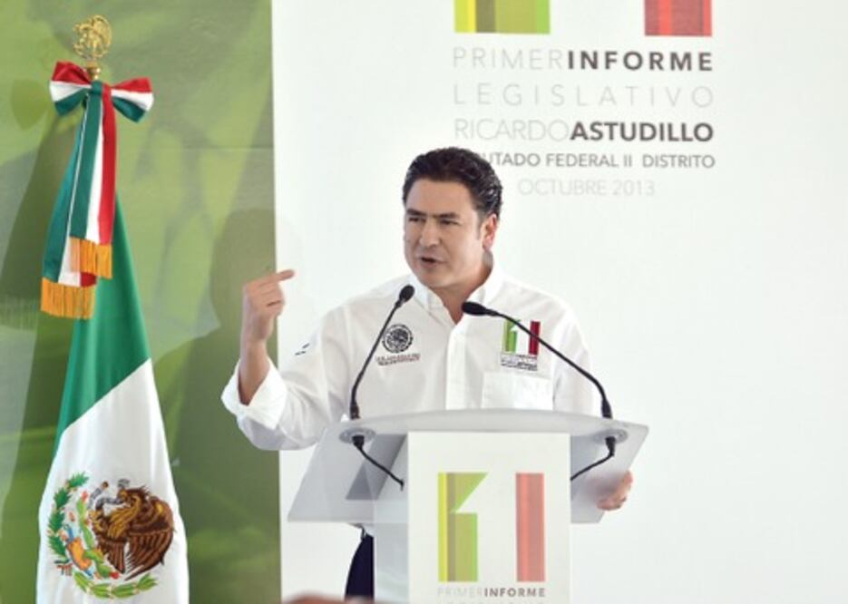 Lo acompañan a su informe