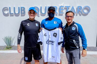 Gallos Blancos hace oficial la llegada de Antonio Valencia 