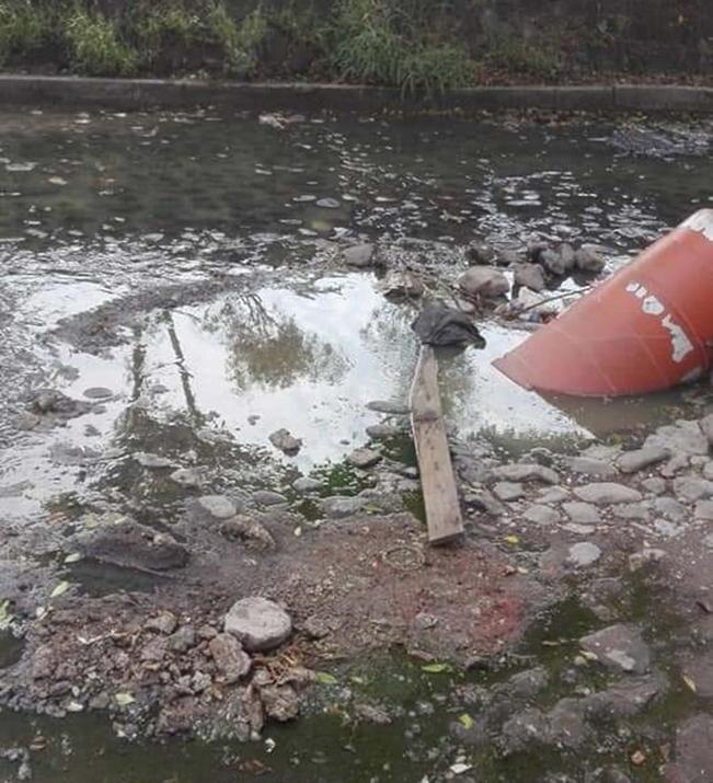 Vecinos de Sauces exigen concluir obras en drenaje