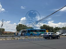 Cables de media tensión colapsan sobre el Libramiento Surponiente y provocan caos vial en Querétaro