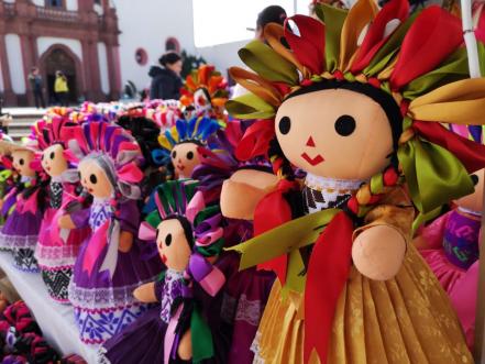 Feria de muñecas viste a Amealco
