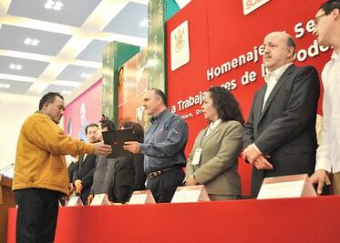  Sortearán  concesiones de taxis a 100 mujeres