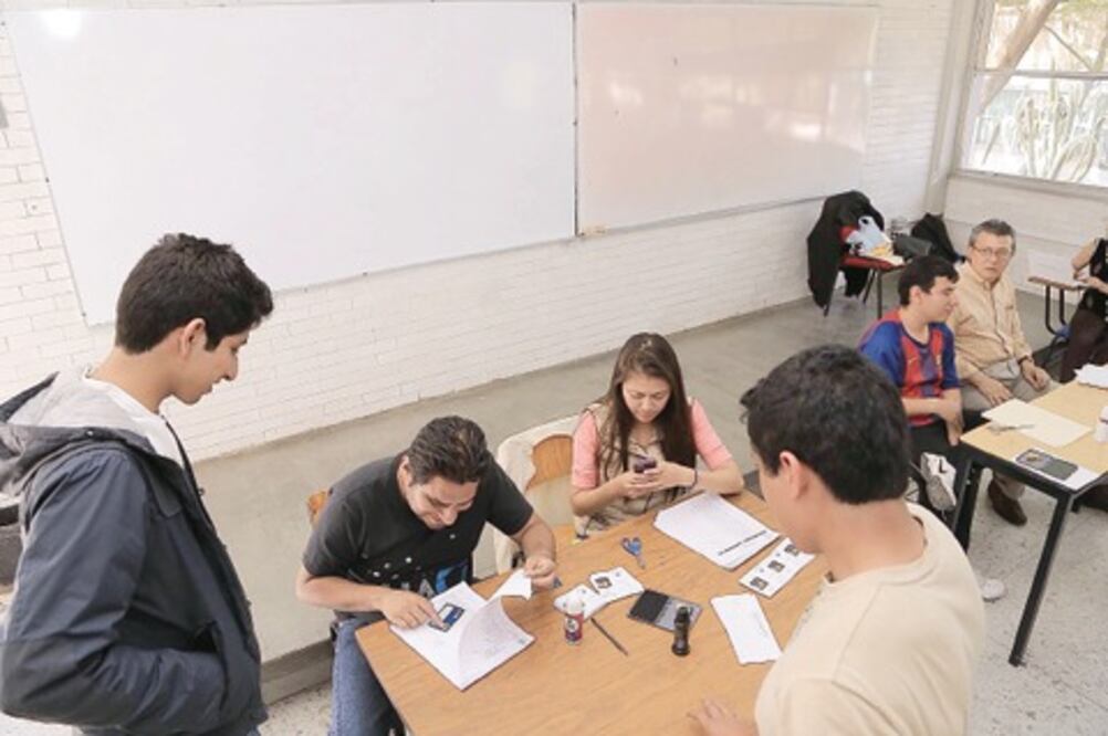 Ve rector positivos los comicios en UAQ