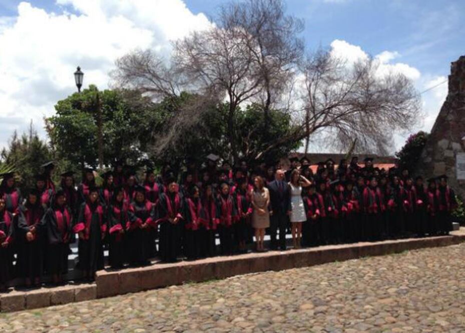 Se gradúan jóvenes Tsuni