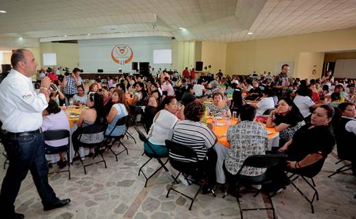 Loyola reconoce a enfermeras