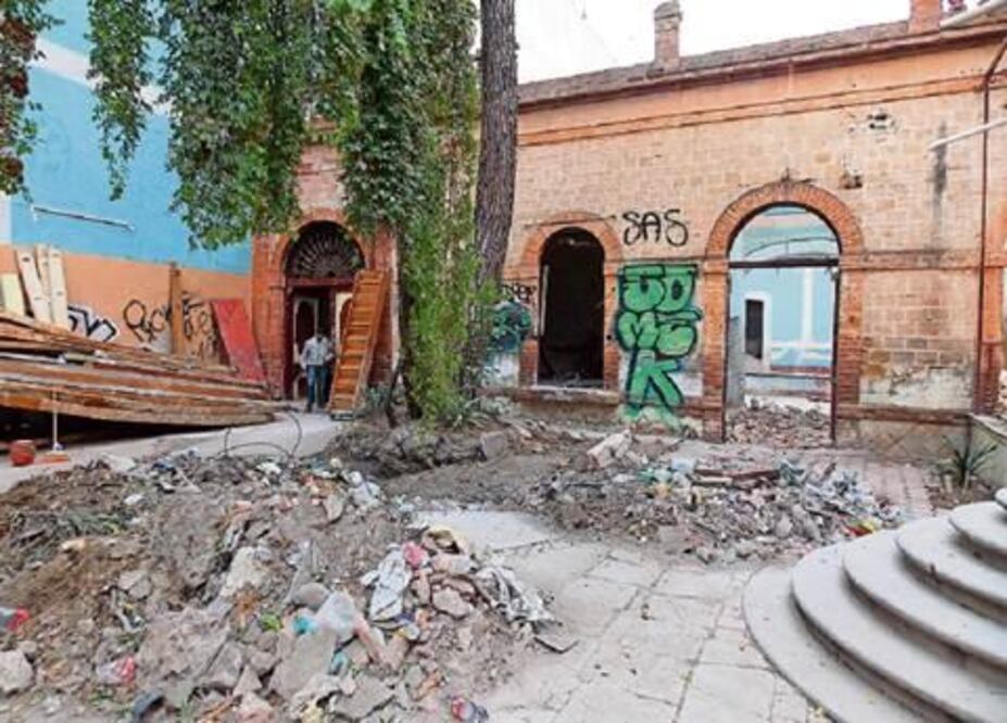 Demuelen “refugio” de indigentes en la capital