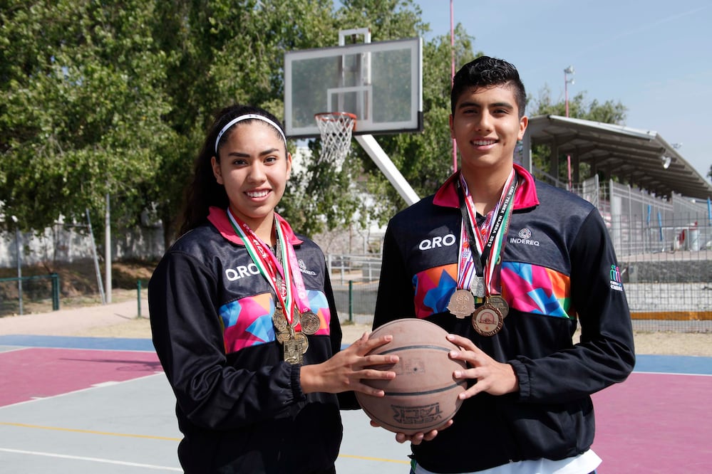 Rogelio y Paola iniciaron en el basquetbol cuando tenían 11 y ocho años, respectivamente; consideran este deporte como lo mejor que les ha pasado en su vida. Foto: GUILLERMO GONZÁLEZ