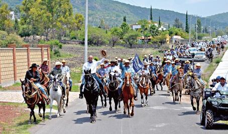 Cabalgan los azules desde Buenavista al Lienzo Charro