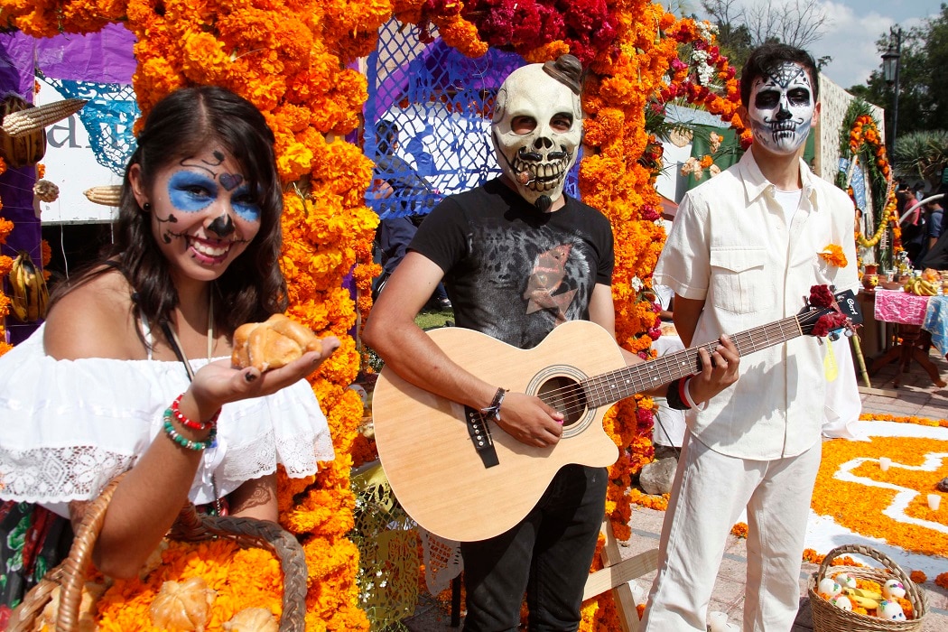 Los altares, tradición que busca seguir en la memoria de la gente   