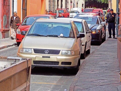 Molestia porque no permiten estacionarse en Pasteur