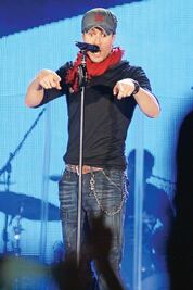 Enrique Iglesias derrocha energía 